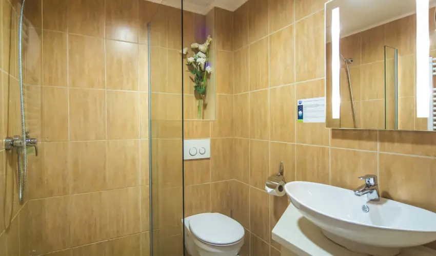 Patak Park Hotel Visegr�d - M�rcius 15. 