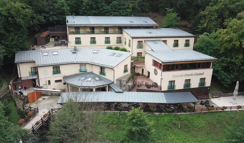 Patak Park Hotel Visegr�d - M�rcius 15. 