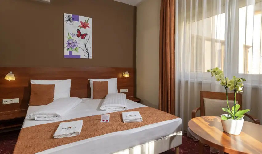 Patak Park Hotel Visegr�d - M�rcius 15. 