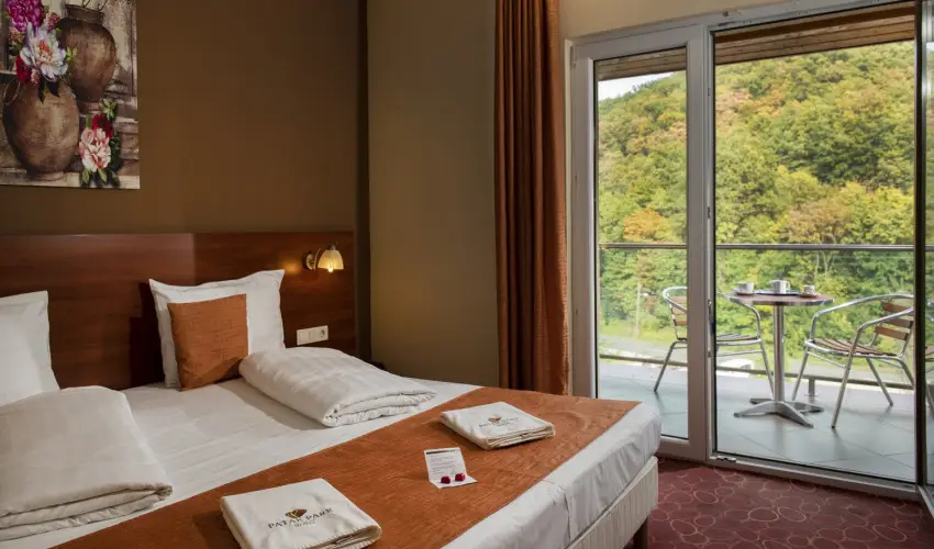 Patak Park Hotel Visegr�d - M�rcius 15. 
