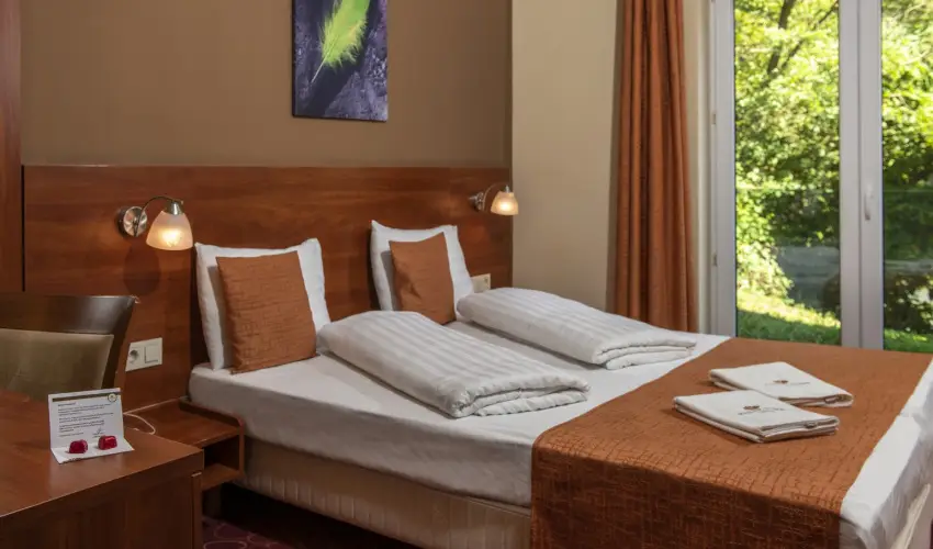 Patak Park Hotel Visegr�d - M�rcius 15. 