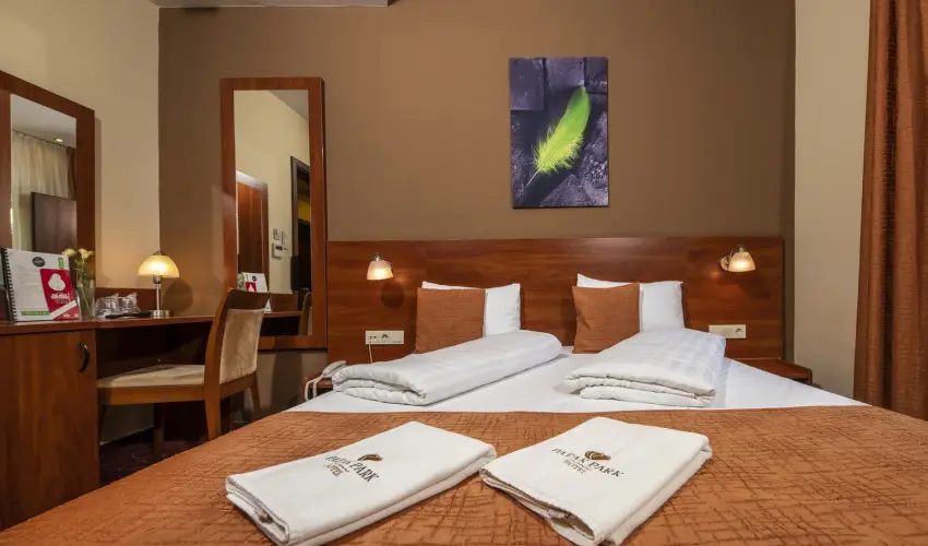 Patak Park Hotel Visegr�d - M�rcius 15. 