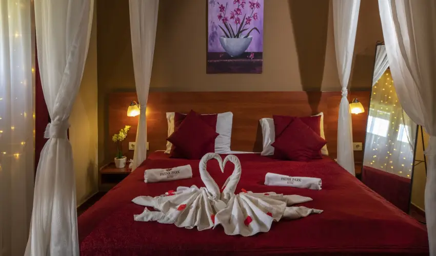 Patak Park Hotel Visegr�d - M�rcius 15. 