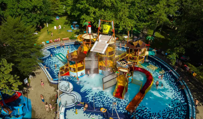 Pl�za Hotel Gyula Gyula - M�rcius 15.