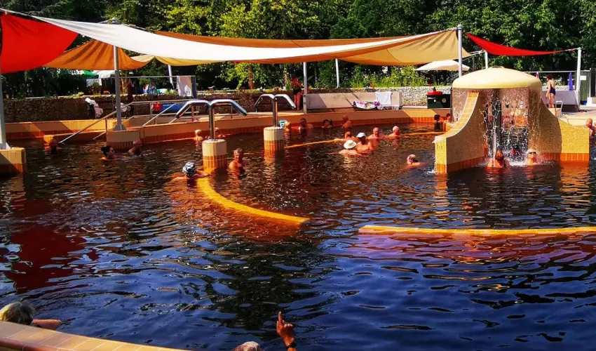 Pl�za Hotel Gyula Gyula - M�rcius 15.