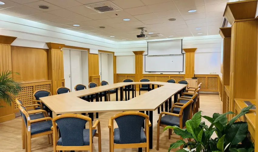 Pl�za Hotel Gyula Gyula - M�rcius 15.