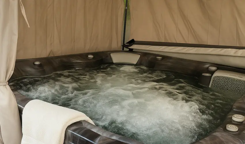 Pl�za Hotel Gyula Gyula - M�rcius 15.