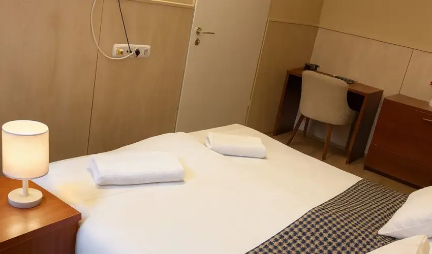 Pl�za Hotel Gyula Gyula - M�rcius 15. (min. 2 �j)
