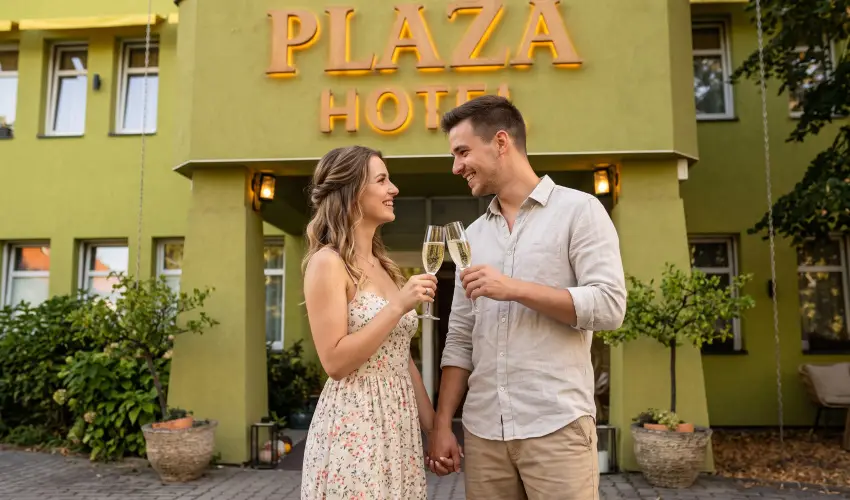 Pl�za Hotel Gyula Gyula - M�rcius 15. (min. 2 �j)