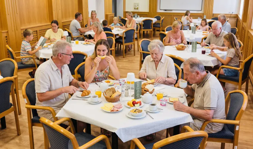 Pl�za Hotel Gyula Gyula - M�rcius 15. (min. 2 �j)