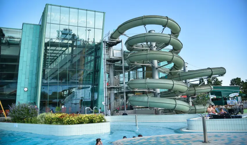 Portobello Wellness Hotel Esztergom Esztergom - M�rcius 15. 
