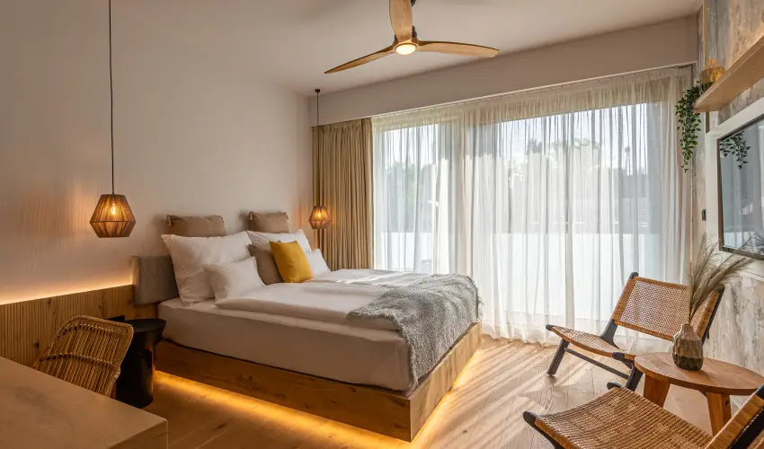 REED Luxury Hotel & Bistro Si�fok - M�rcius 15. (min. 2 �j)