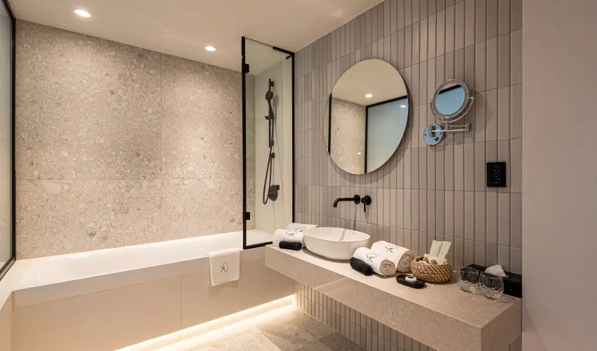 REED Luxury Hotel & Bistro Si�fok - M�rcius 15. (min. 2 �j)