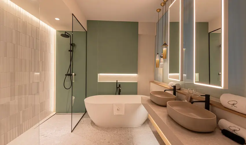REED Luxury Hotel & Bistro Si�fok - M�rcius 15. (min. 2 �j)