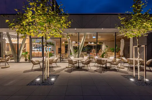 REED Luxury Hotel & Bistro - M�rcius 15. (min. 2 �j)