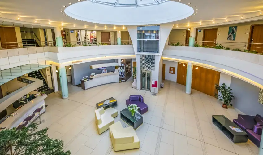 Residence Hotel Balaton Si�fok - M�rcius 15. 