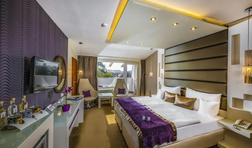 Residence Hotel Balaton Si�fok - M�rcius 15. 