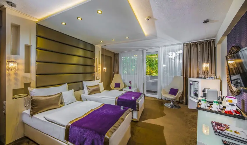 Residence Hotel Balaton Si�fok - M�rcius 15. 