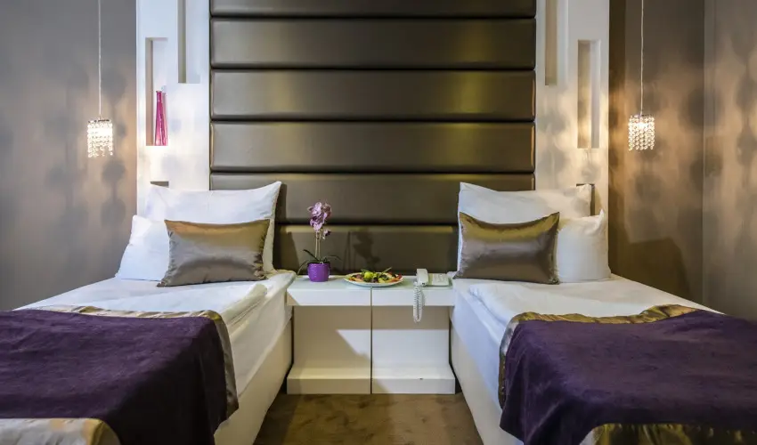 Residence Hotel Balaton Si�fok - M�rcius 15. 