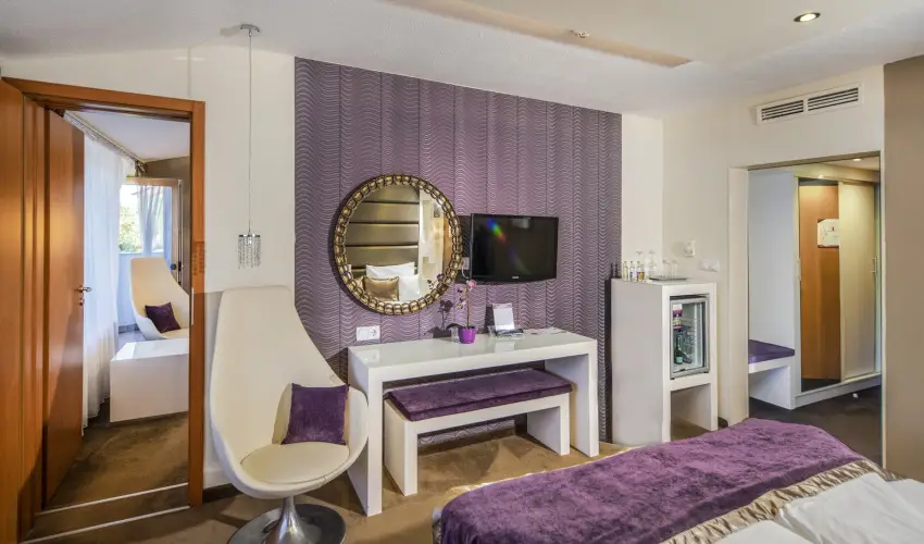 Residence Hotel Balaton Si�fok - M�rcius 15. 