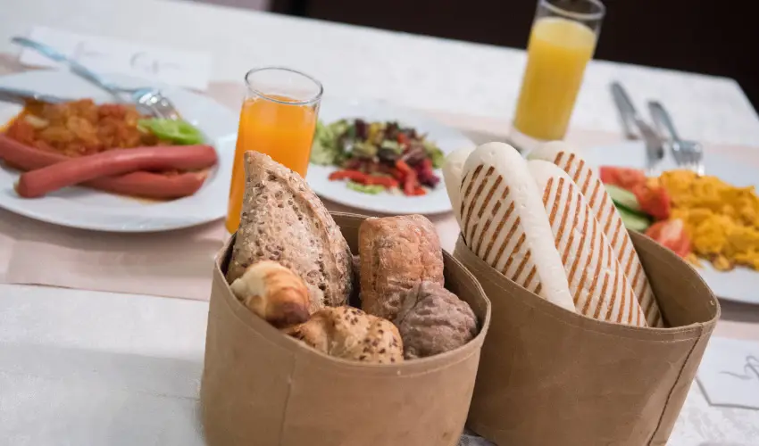 Residence Hotel Balaton Si�fok - M�rcius 15. 
