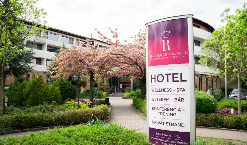 Residence Hotel Balaton Si�fok - M�rcius 15. 