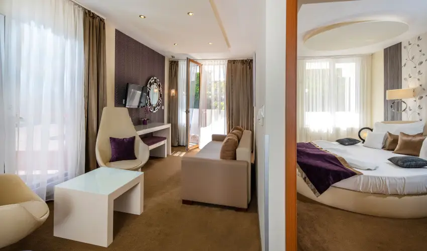 Residence Hotel Balaton Si�fok - M�rcius 15. 