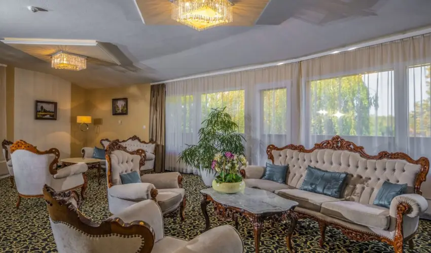 Residence Hotel Balaton Si�fok - M�rcius 15. 