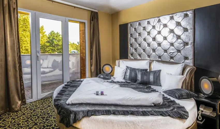 Residence Hotel Balaton Si�fok - M�rcius 15. 