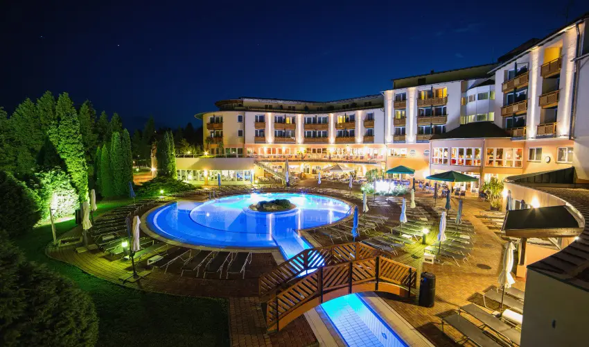 Lotus Therme Hotel & Spa H�v�z - M�rcius 15. (min. 3 �j)