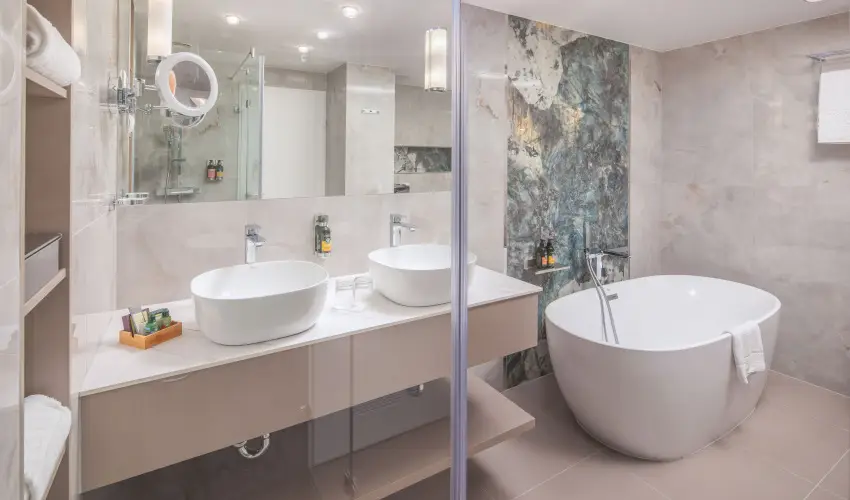 Lotus Therme Hotel & Spa H�v�z - M�rcius 15. (min. 3 �j)