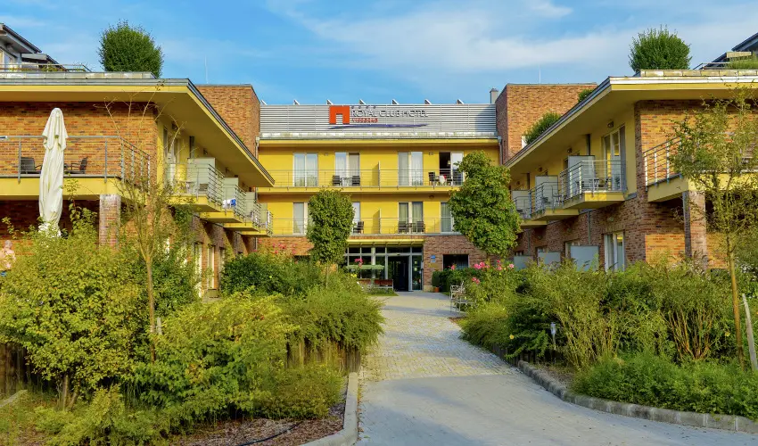 Royal Club Hotel Visegr�d - M�rcius 15.  (min. 2 �j)