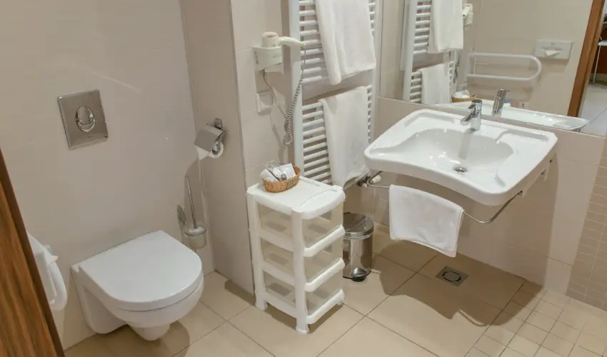 Royal Club Hotel Visegr�d - M�rcius 15.  (min. 2 �j)
