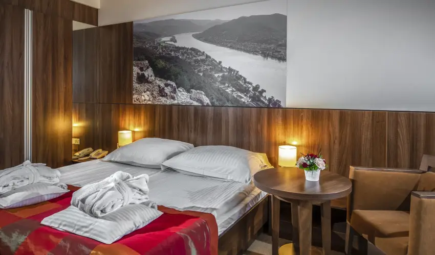 Royal Club Hotel Visegr�d - M�rcius 15.  (min. 2 �j)