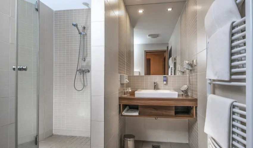 Royal Club Hotel Visegr�d - M�rcius 15.  (min. 2 �j)
