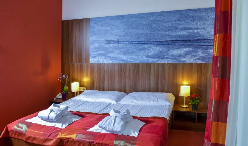 Royal Club Hotel Visegr�d - M�rcius 15.  (min. 2 �j)