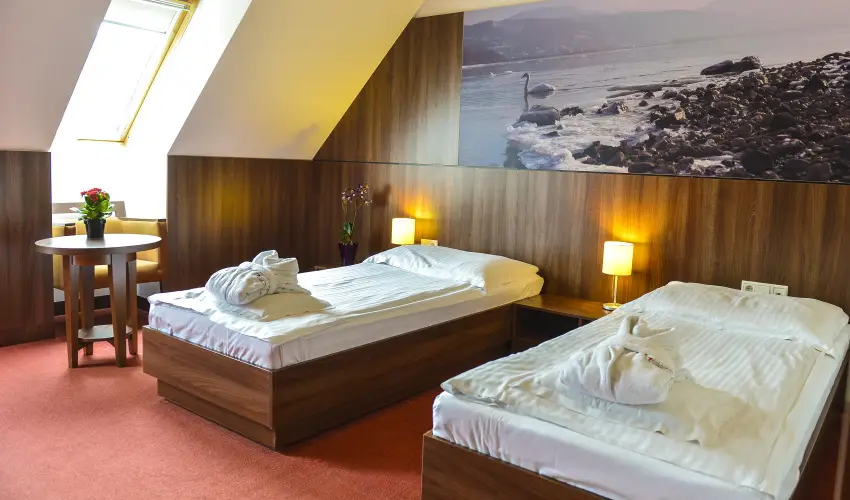 Royal Club Hotel Visegr�d - M�rcius 15.  (min. 2 �j)