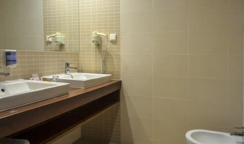 Royal Club Hotel Visegr�d - M�rcius 15.  (min. 2 �j)