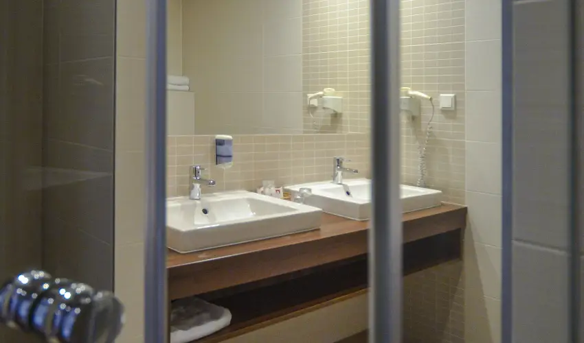 Royal Club Hotel Visegr�d - M�rcius 15.  (min. 2 �j)