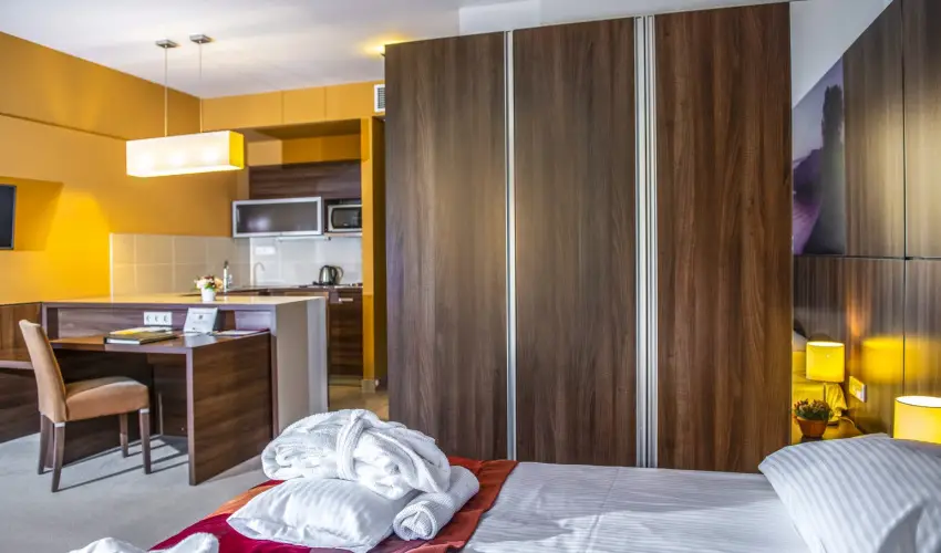Royal Club Hotel Visegr�d - M�rcius 15.  (min. 2 �j)