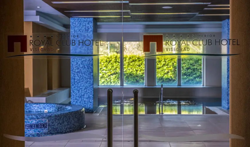 Royal Club Hotel Visegr�d - M�rcius 15.  (min. 2 �j)