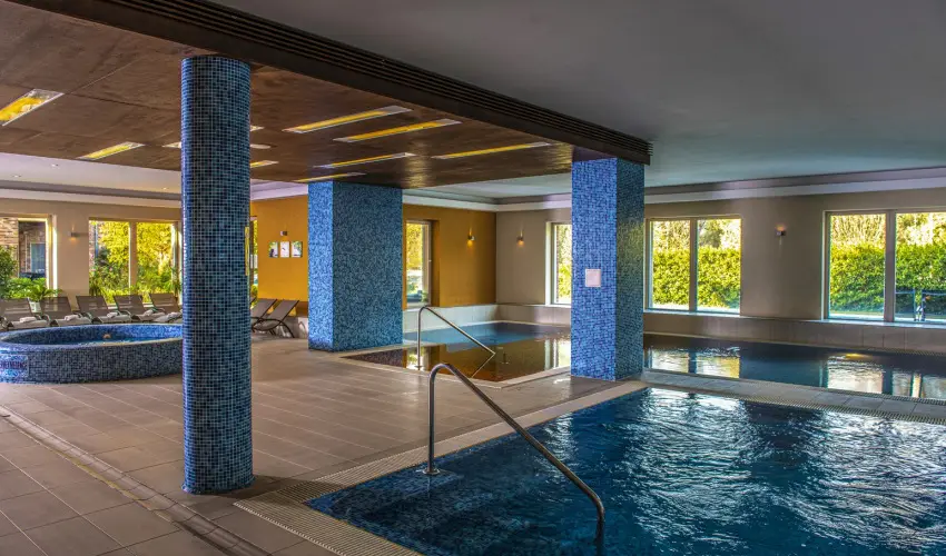 Royal Club Hotel Visegr�d - M�rcius 15.  (min. 2 �j)