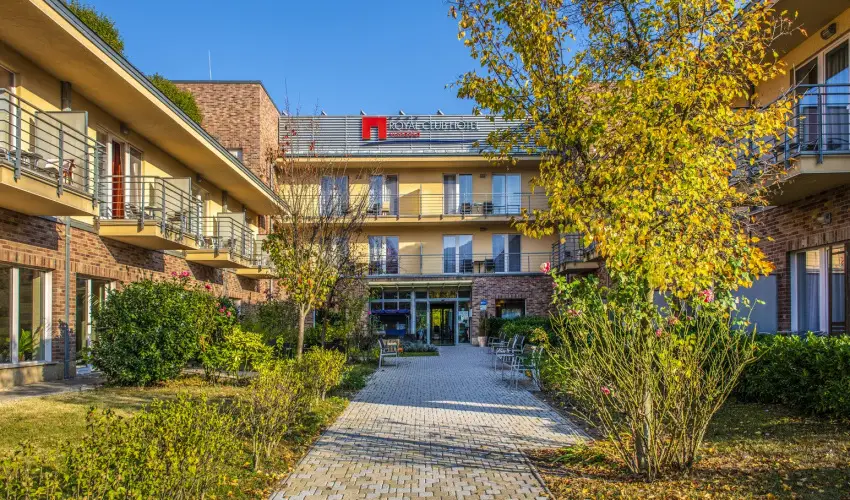 Royal Club Hotel Visegr�d - M�rcius 15.  (min. 2 �j)