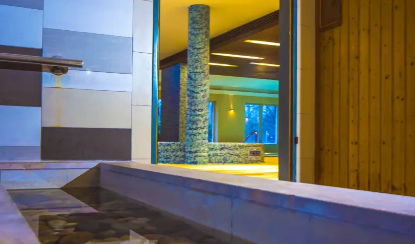 Royal Club Hotel Visegr�d - M�rcius 15.  (min. 2 �j)