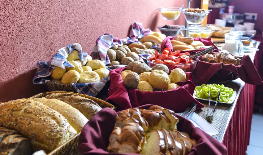 Royal Club Hotel Visegr�d - M�rcius 15.  (min. 2 �j)