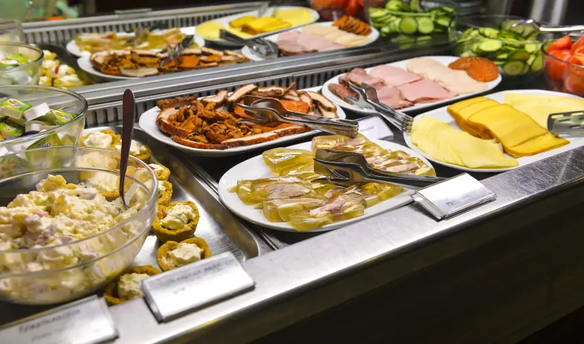 Royal Club Hotel Visegr�d - M�rcius 15.  (min. 2 �j)