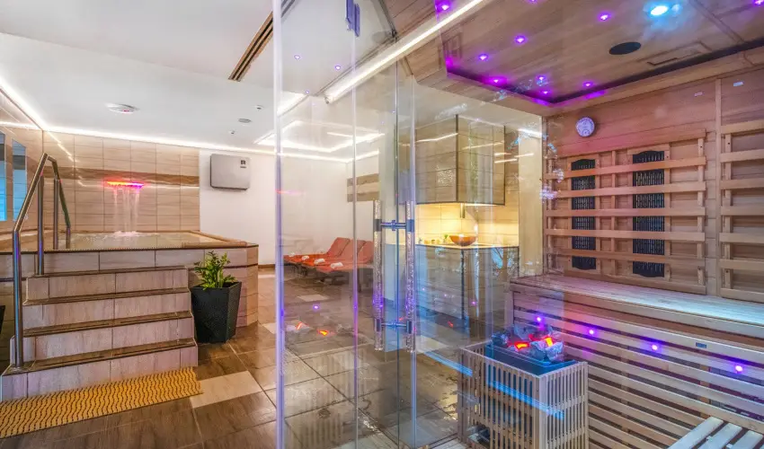 Royal Club Hotel Visegr�d - M�rcius 15.  (min. 2 �j)