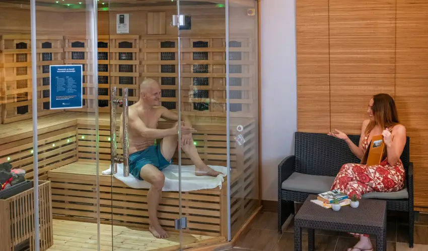 Royal Club Hotel Visegr�d - M�rcius 15.  (min. 2 �j)
