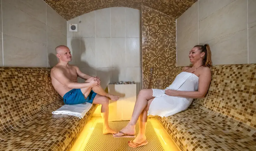 Royal Club Hotel Visegr�d - M�rcius 15.  (min. 2 �j)