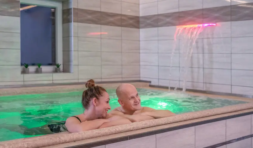 Royal Club Hotel Visegr�d - M�rcius 15.  (min. 2 �j)